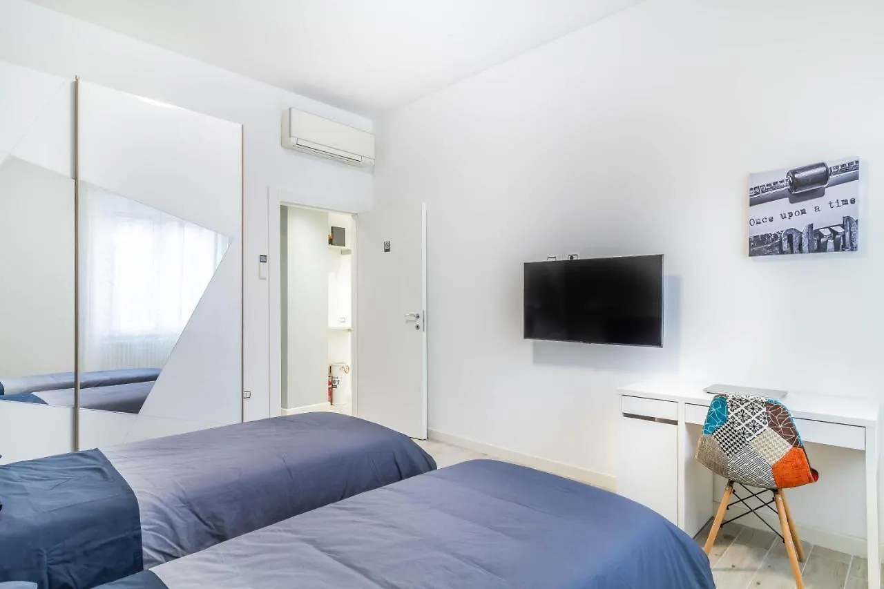 Casaballi Milano Mm3 Trilocale 0*, Milan Italy